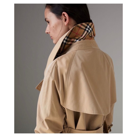 Burberry - Exaggerated Collar Trench Coat in Honey - Picture 4 of 15